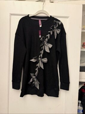 Adore Me Black Crewneck Sweater with Gray Ribbon Bows